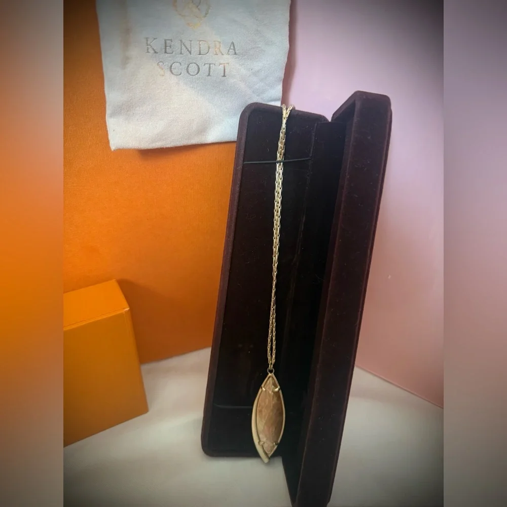 Kendra Scott Milla Mother of Pearl Gold Thick Sliding Necklace - Picture 2 of 5